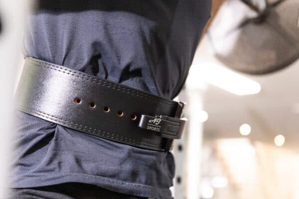 Lifting belt met clip close up